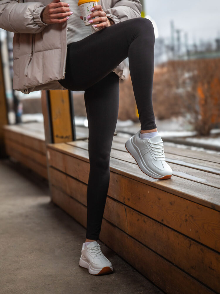 Фотосъемка обуви на модели в AF Studio