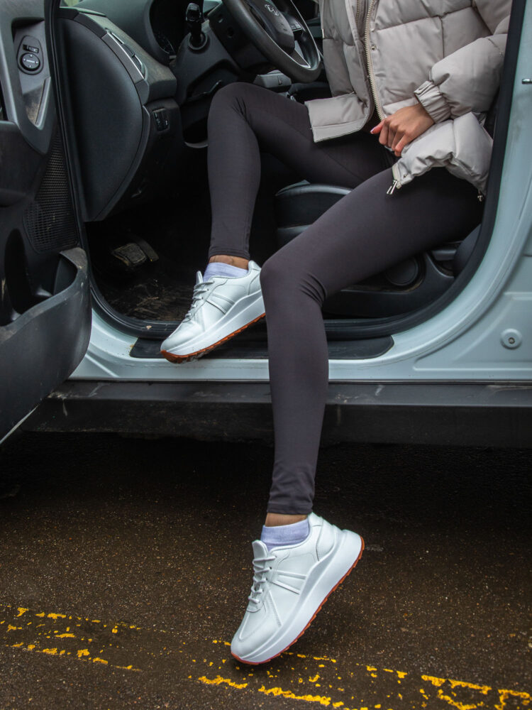 Фотосъемка обуви на модели в AF Studio