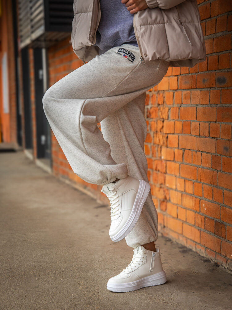 Фотосъемка обуви на модели в AF Studio