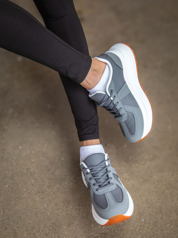 Фотосъемка обуви на модели в AF Studio