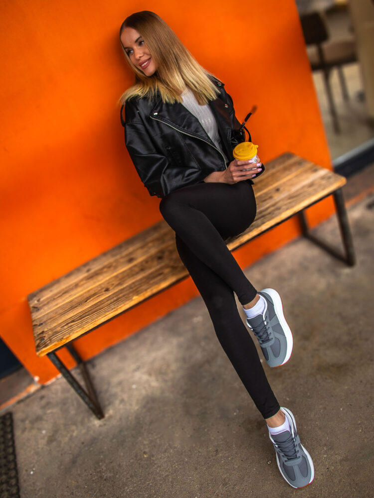 Фотосъемка обуви на модели в AF Studio