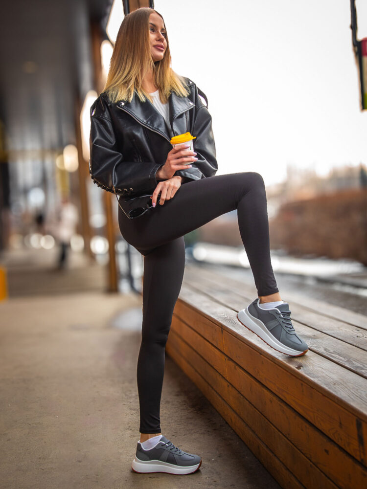 Фотосъемка обуви на модели в AF Studio