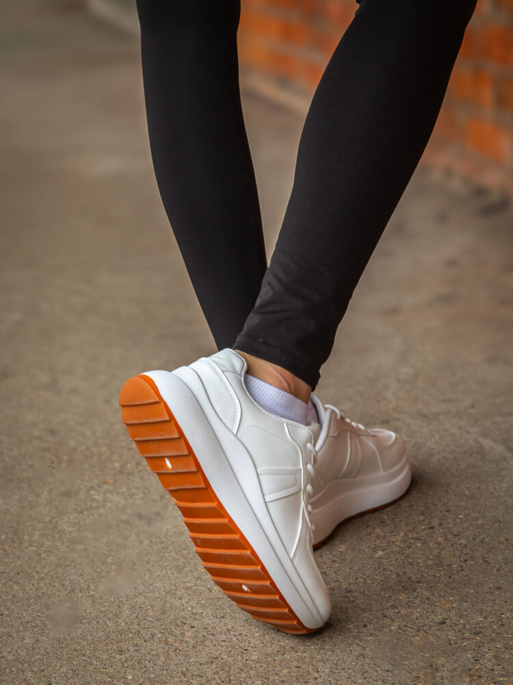 Фотосъемка обуви на модели в AF Studio