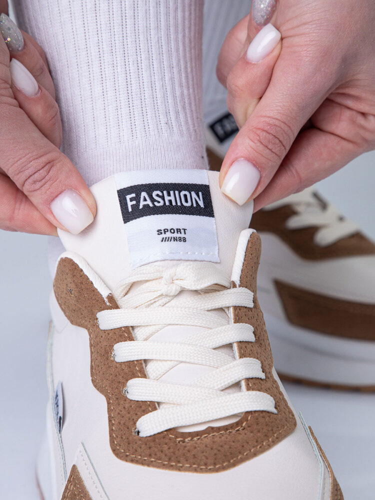 Фотосъемка обуви на модели в AF Studio