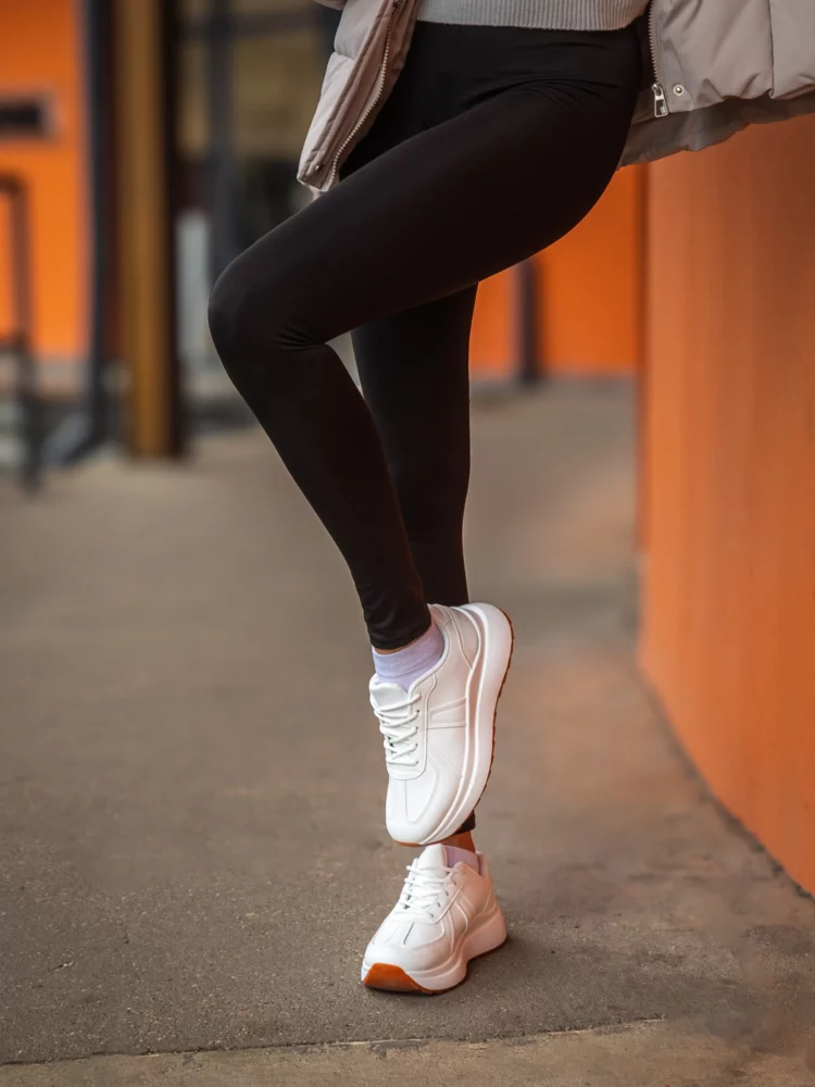 Фотосъемка обуви на модели в AF Studio