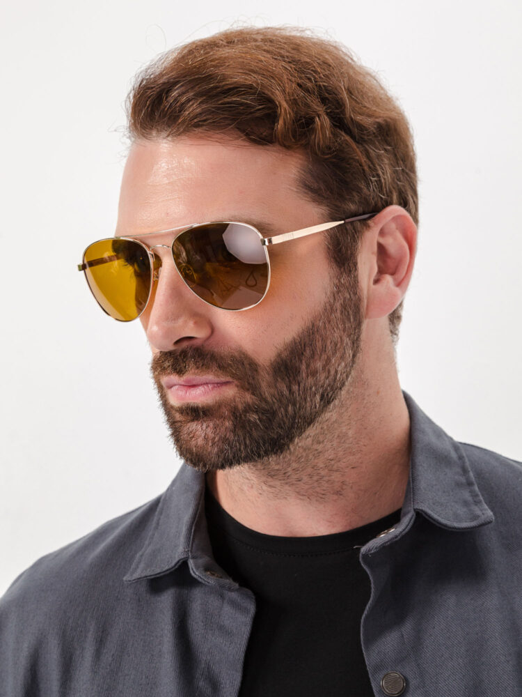 Фотосъемка очков на модели в AF Studio