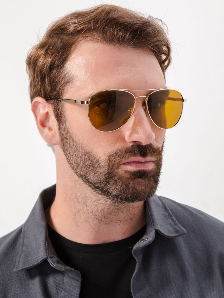 Фотосъемка очков на модели в AF Studio