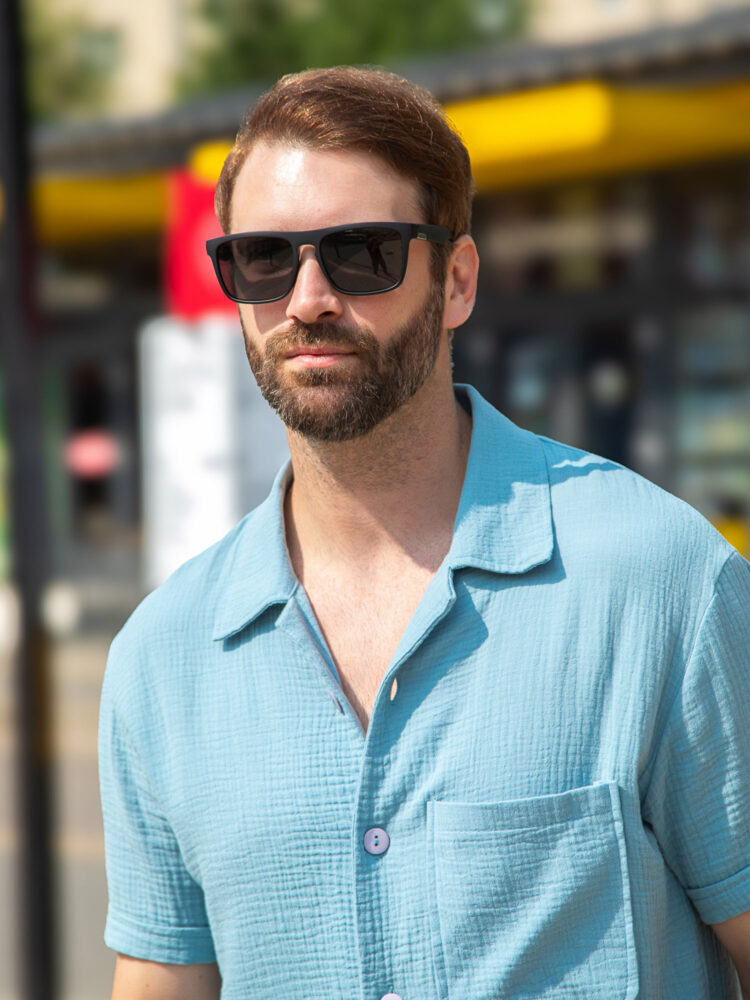 Фотосъемка очков на модели в AF Studio