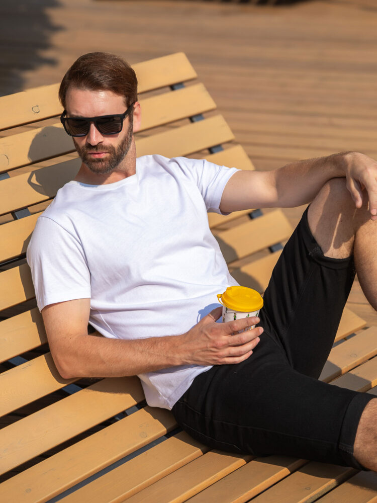 Фотосъемка очков на модели в AF Studio