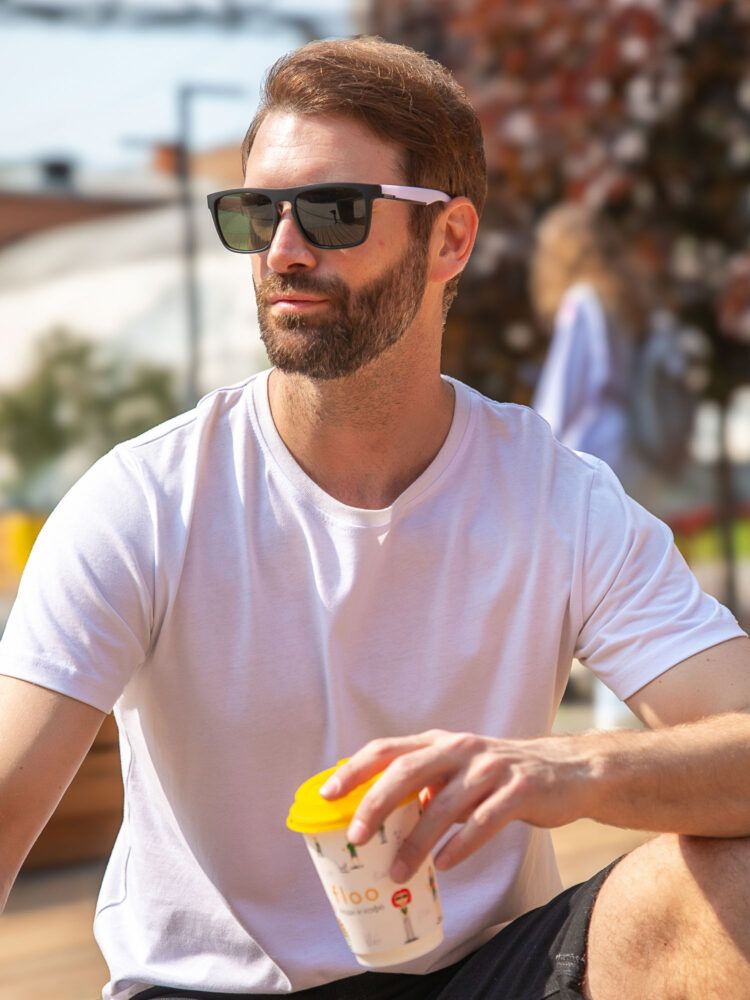 Фотосъемка очков на модели в AF Studio