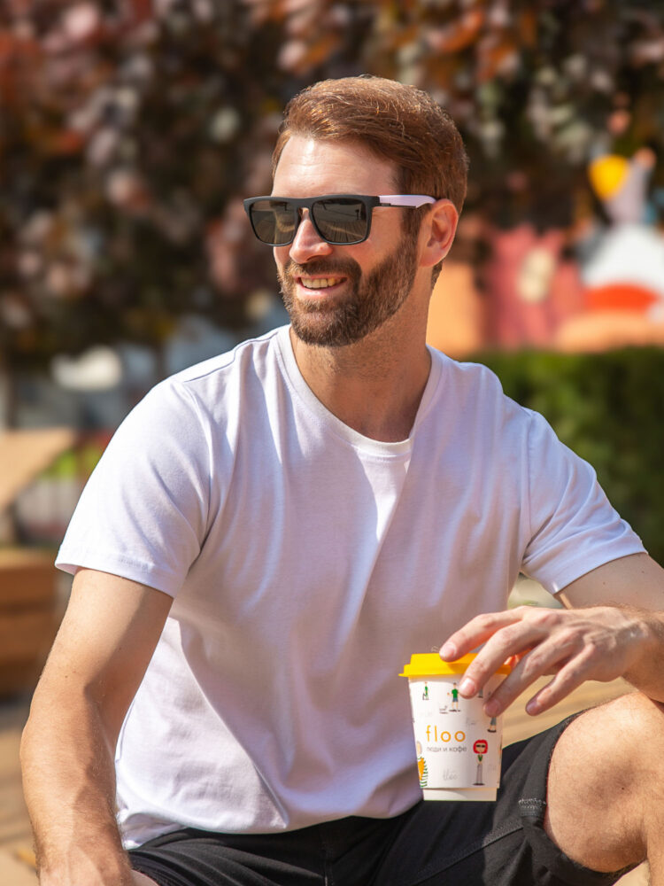 Фотосъемка очков на модели в AF Studio