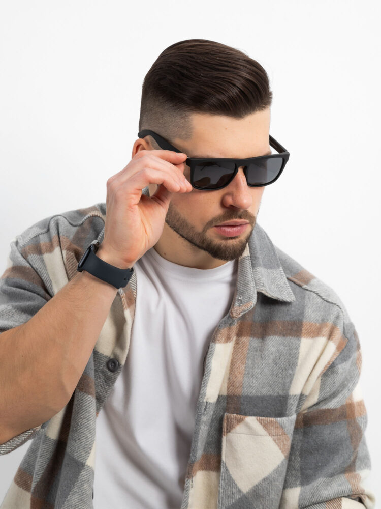 Фотосъемка очков на модели в AF Studio