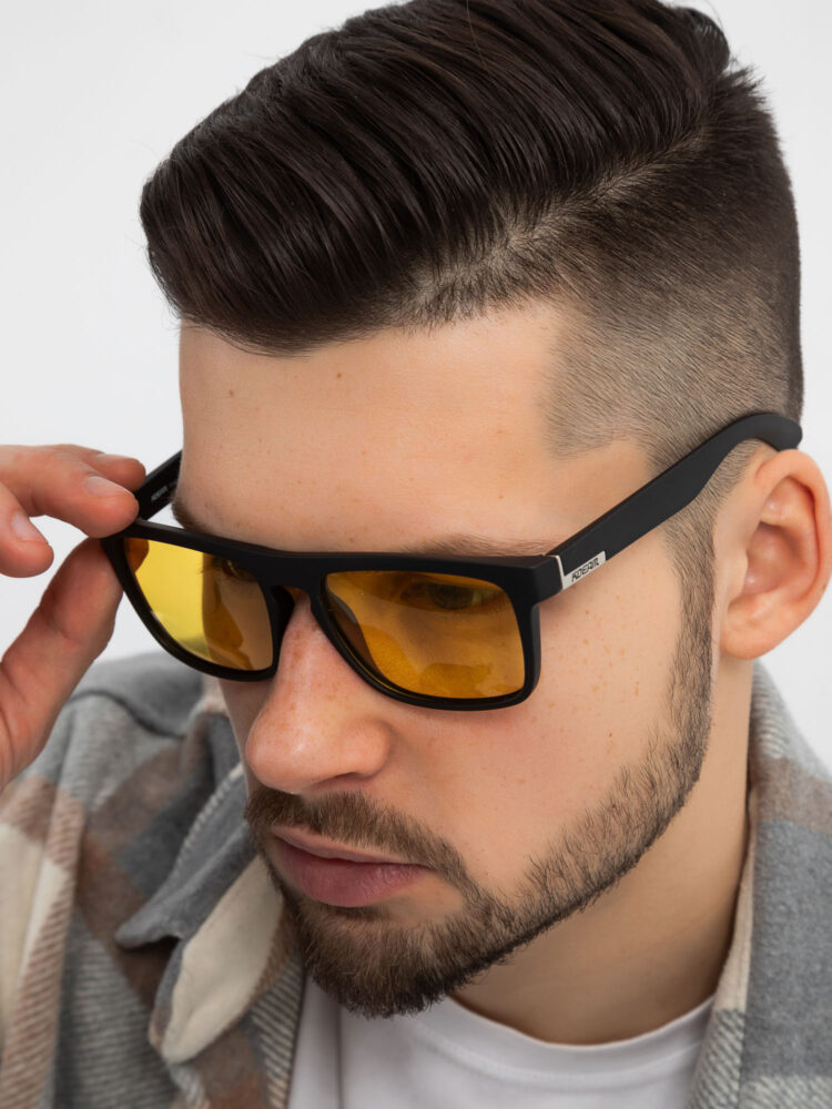 Фотосъемка очков на модели в AF Studio