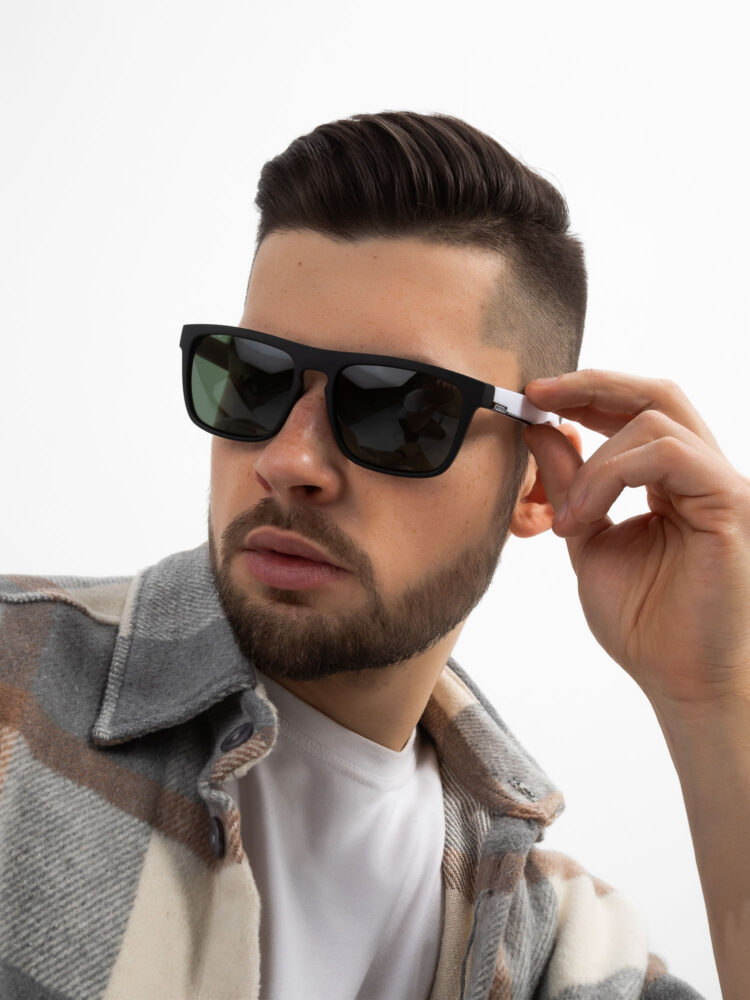 Фотосъемка очков на модели в AF Studio