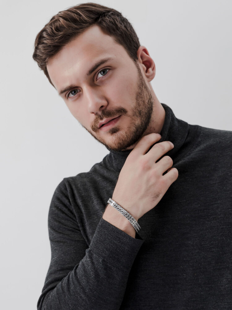 Фотосъемка ювелирных изделий с моделью в AF Studio