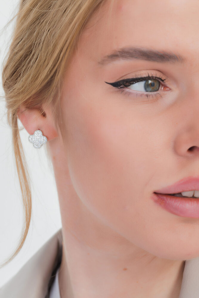 Фотосъемка ювелирных изделий с моделью в AF Studio