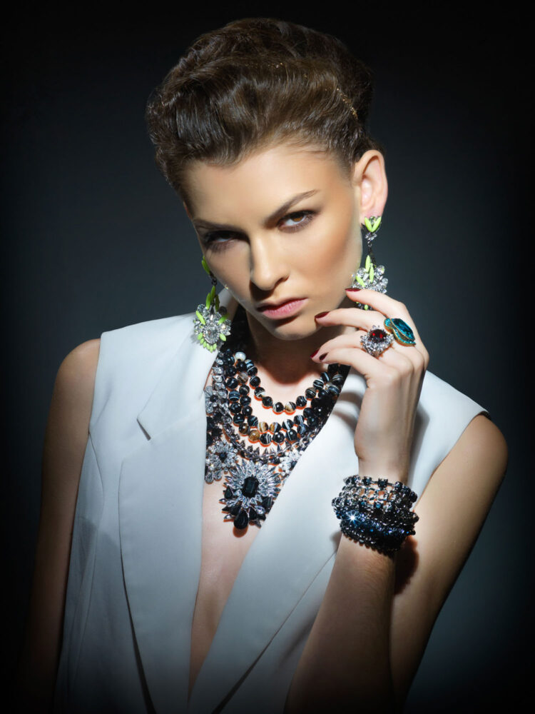 Фотосъемка ювелирных изделий с моделью в AF Studio