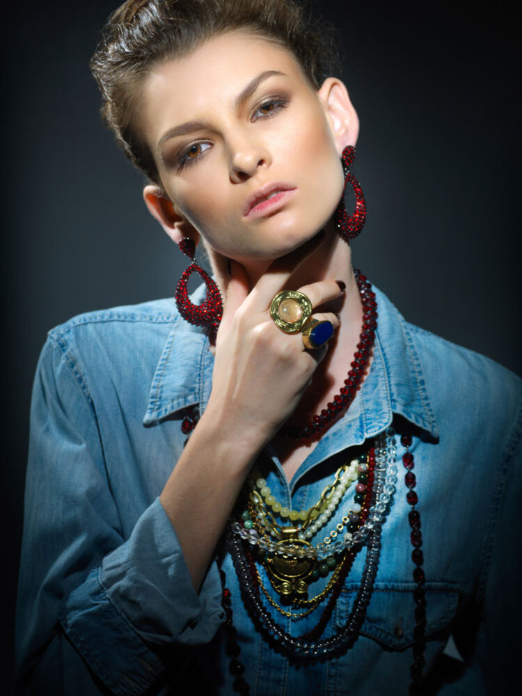 Фотосъемка ювелирных изделий с моделью в AF Studio