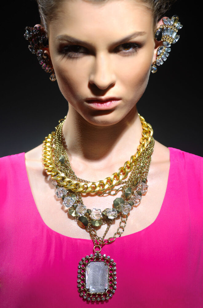 Фотосъемка ювелирных изделий с моделью в AF Studio