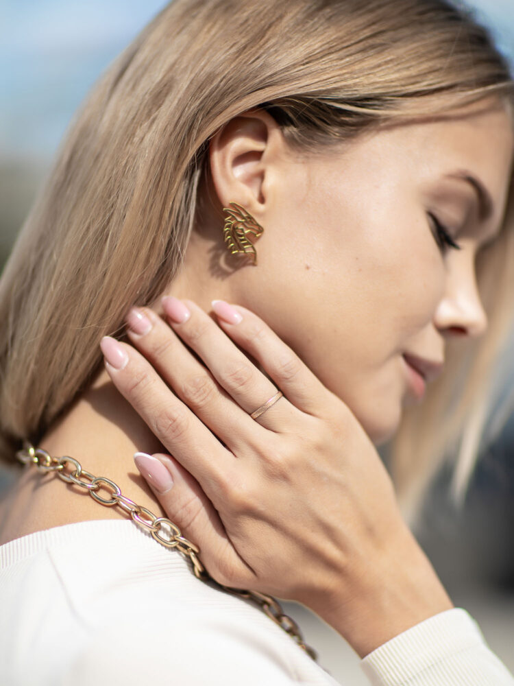 Фотосъемка ювелирных изделий с моделью в AF Studio