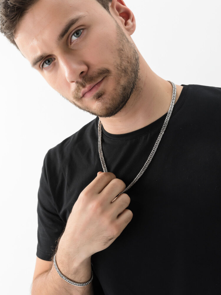 Фотосъемка ювелирных изделий с моделью в AF Studio