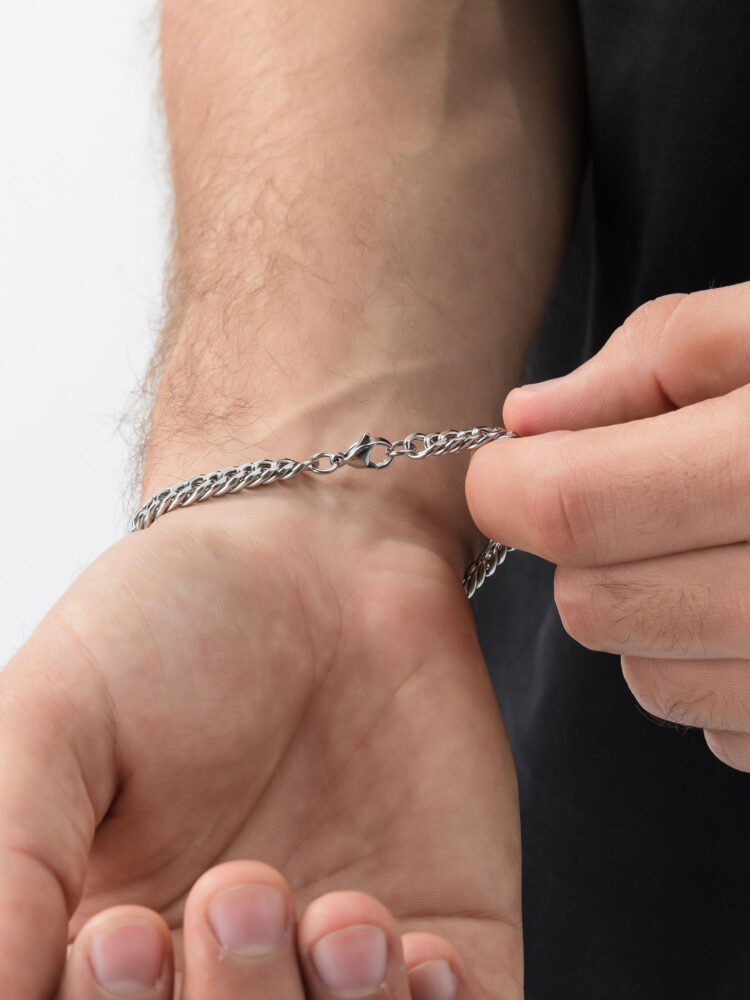 Фотосъемка ювелирных изделий с моделью в AF Studio