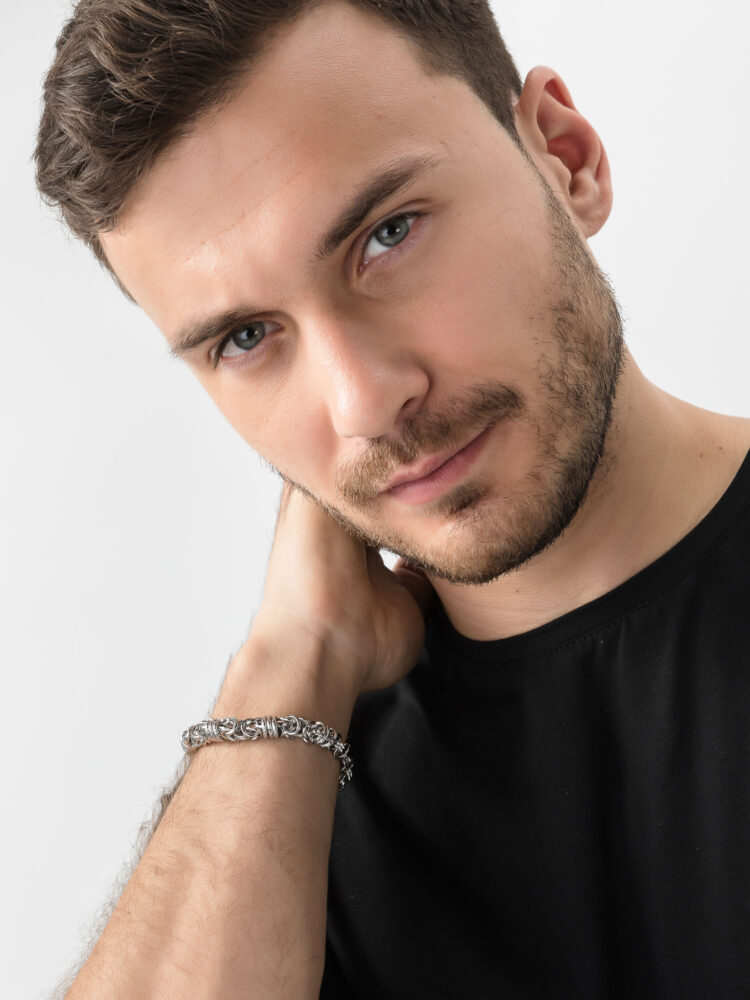 Фотосъемка ювелирных изделий с моделью в AF Studio