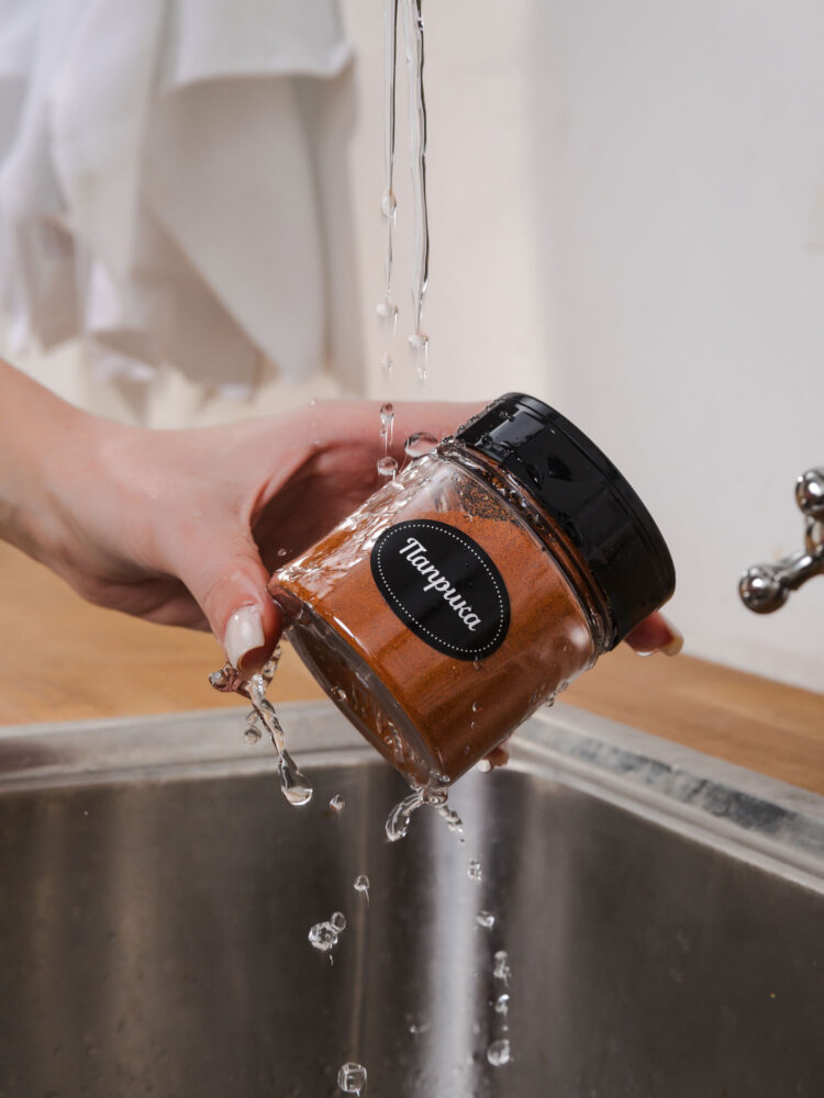 Фотосъемка товаров с моделью в AF Studio