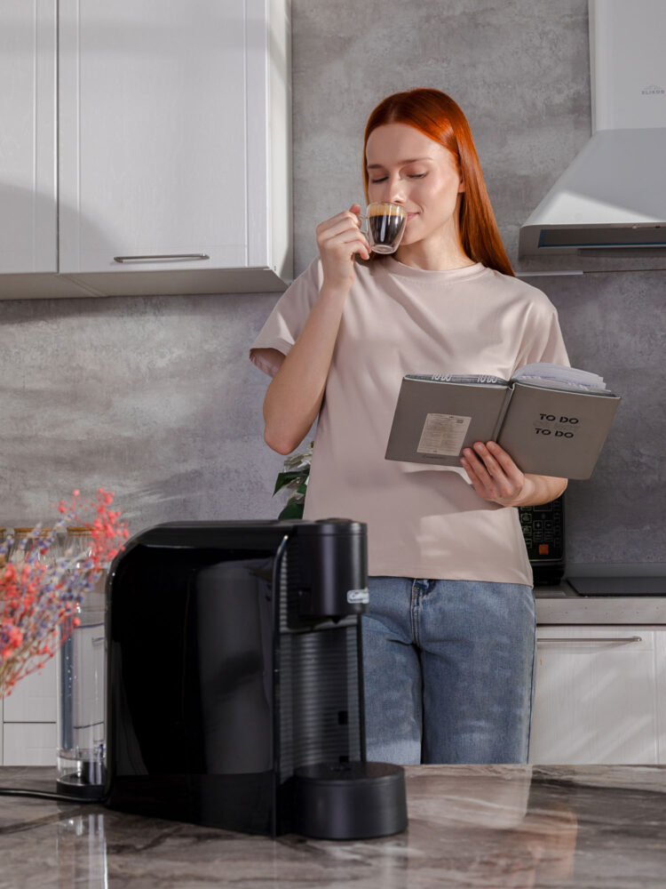 Фотосъемка товаров с моделью в AF Studio