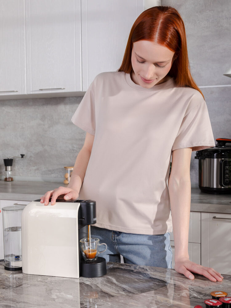 Фотосъемка товаров с моделью в AF Studio