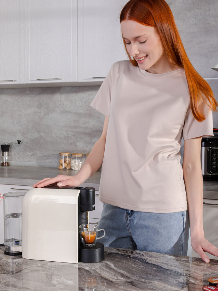 Фотосъемка товаров с моделью в AF Studio