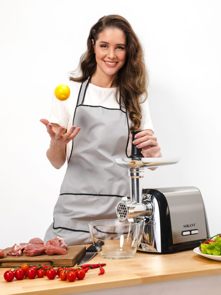 Фотосъемка товаров с моделью в AF Studio