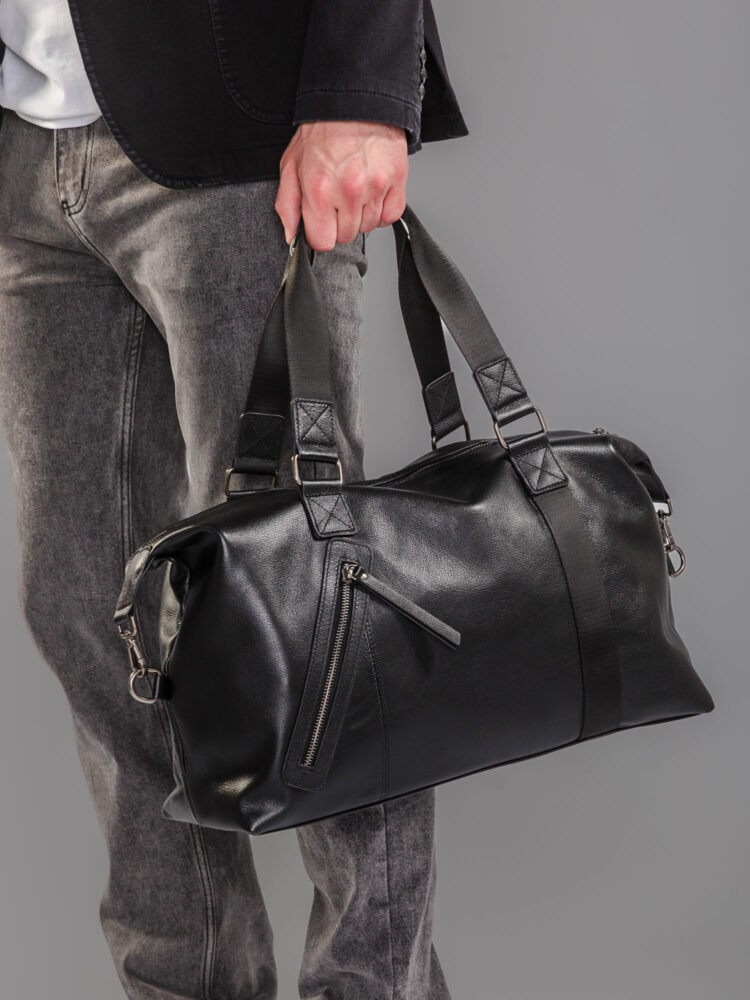 Съемка сумок и рюкзаков с моделью в AF Studio