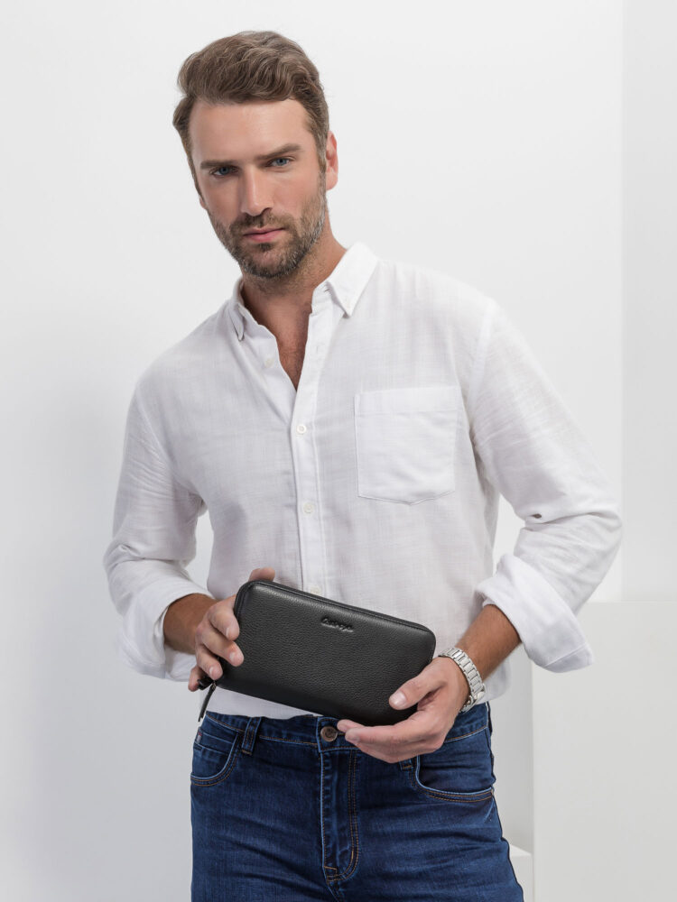 Съемка сумок и рюкзаков с моделью в AF Studio