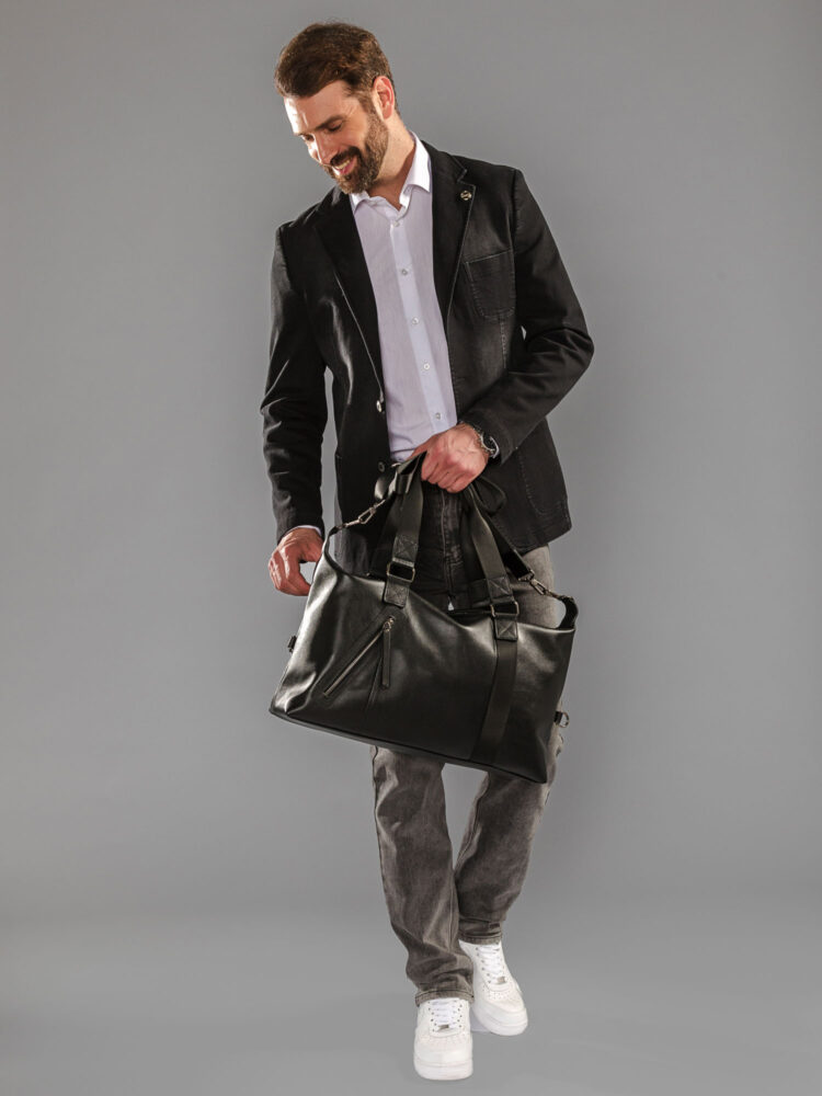 Съемка сумок и рюкзаков с моделью в AF Studio