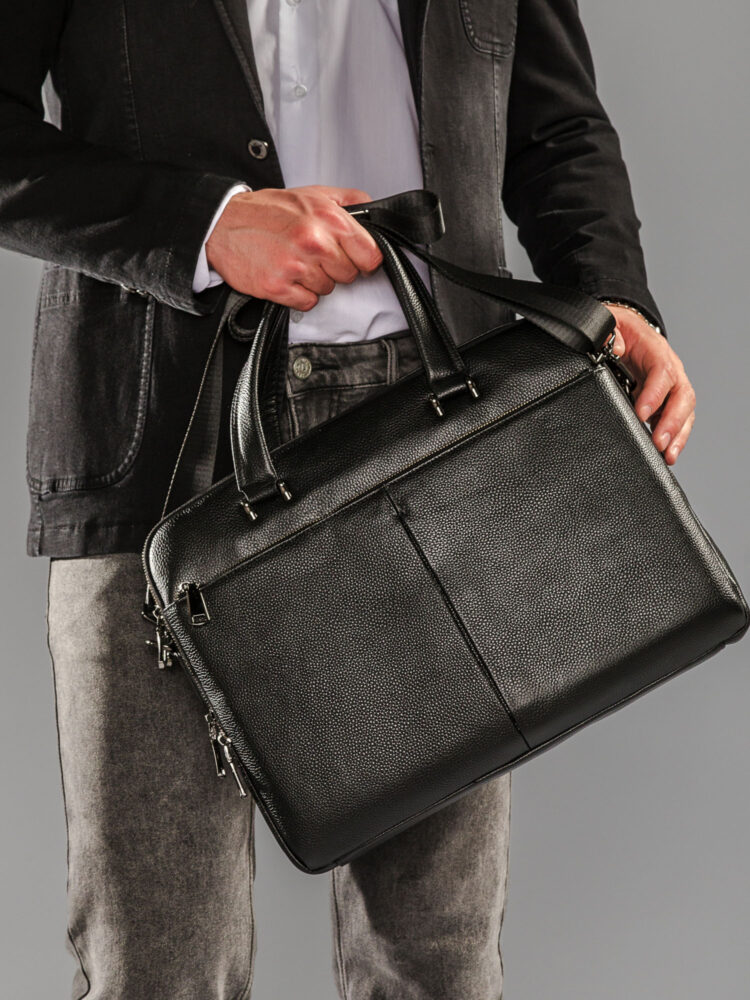 Съемка сумок и рюкзаков с моделью в AF Studio