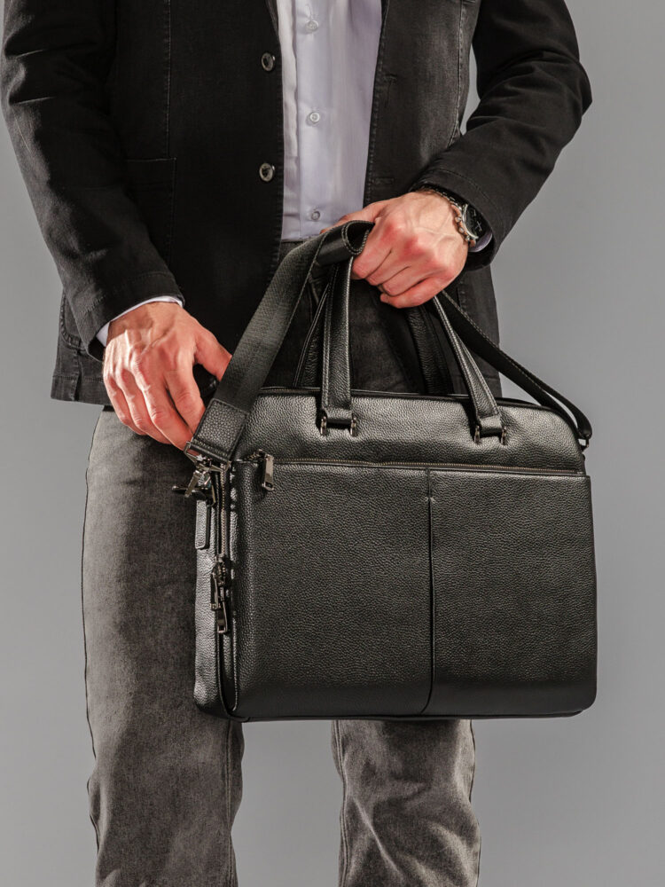 Съемка сумок и рюкзаков с моделью в AF Studio