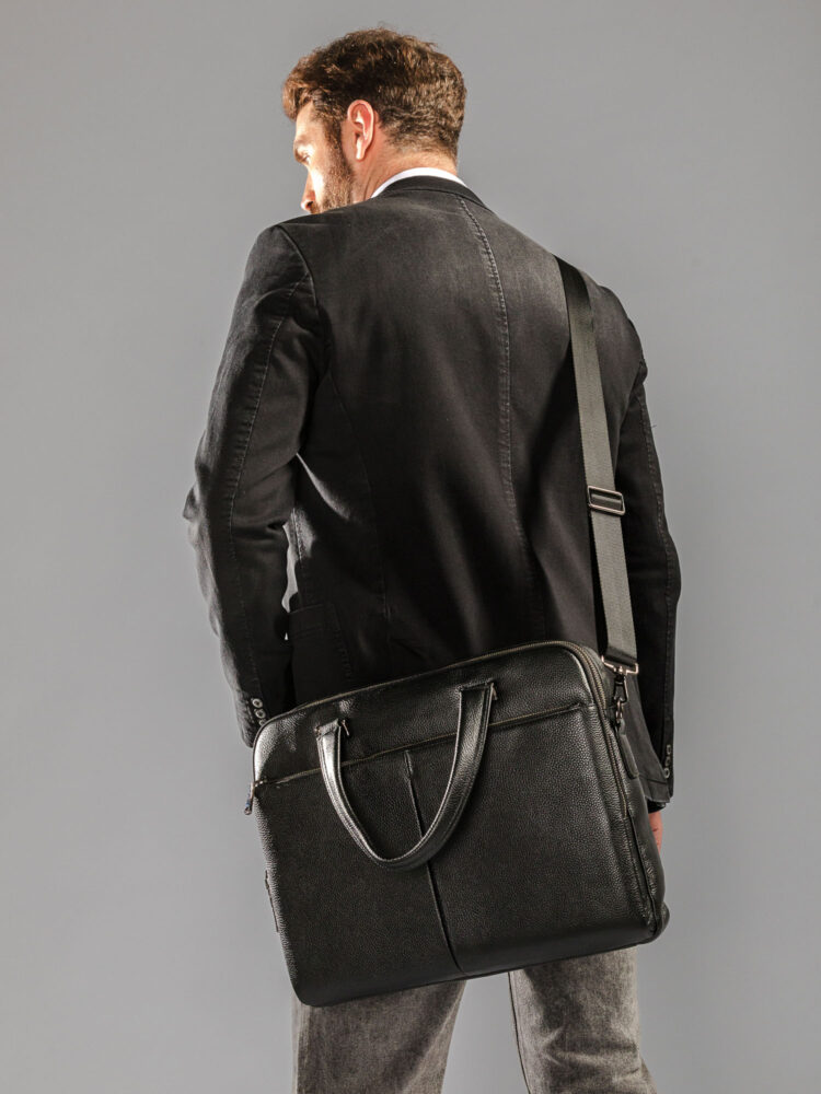 Съемка сумок и рюкзаков с моделью в AF Studio