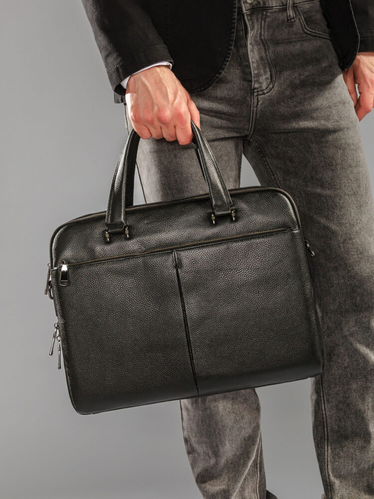 Съемка сумок и рюкзаков с моделью в AF Studio