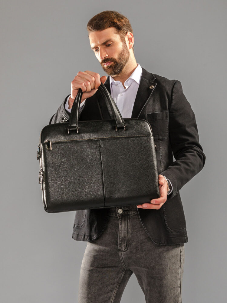 Съемка сумок и рюкзаков с моделью в AF Studio