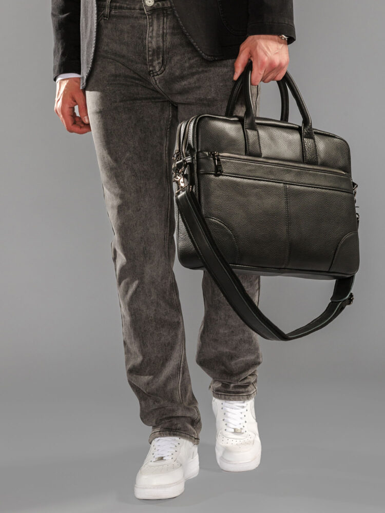 Съемка сумок и рюкзаков с моделью в AF Studio