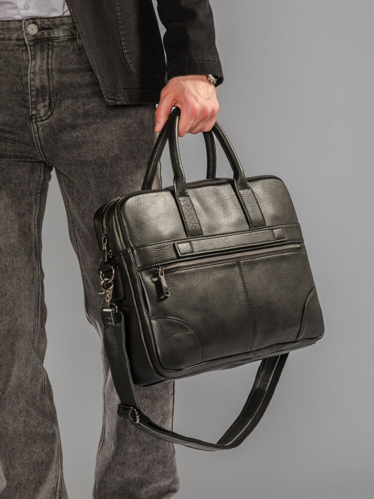 Съемка сумок и рюкзаков с моделью в AF Studio