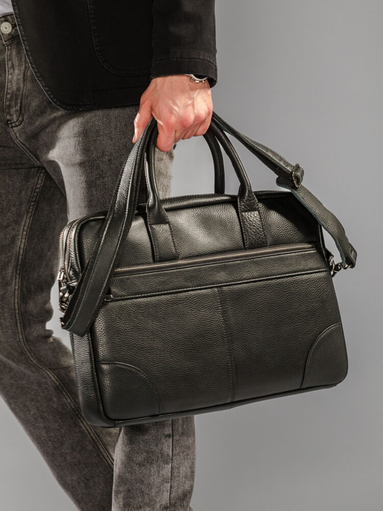 Съемка сумок и рюкзаков с моделью в AF Studio