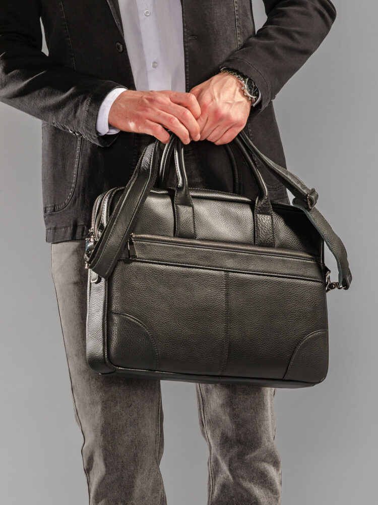 Съемка сумок и рюкзаков с моделью в AF Studio