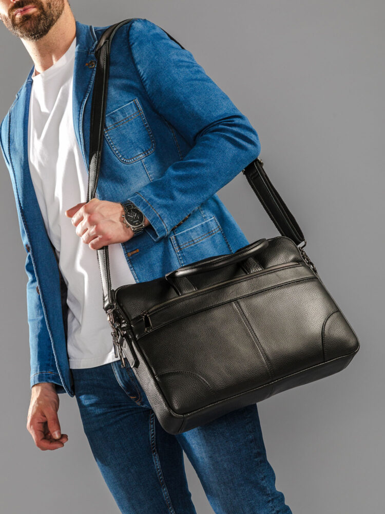 Съемка сумок и рюкзаков с моделью в AF Studio