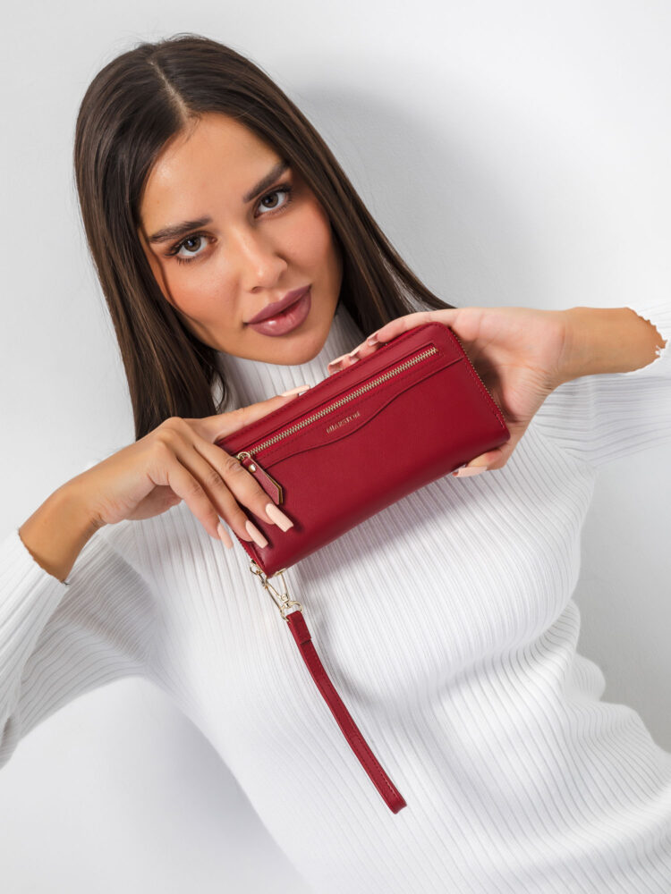 Съемка сумок и рюкзаков с моделью в AF Studio