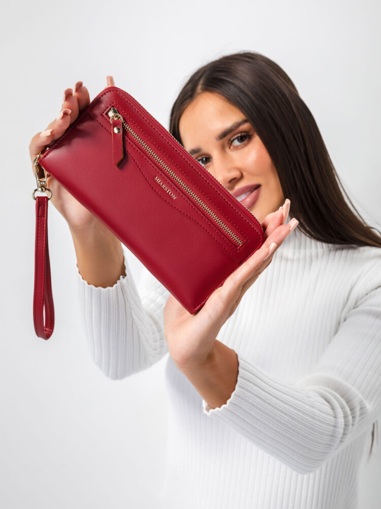 Съемка сумок и рюкзаков с моделью в AF Studio