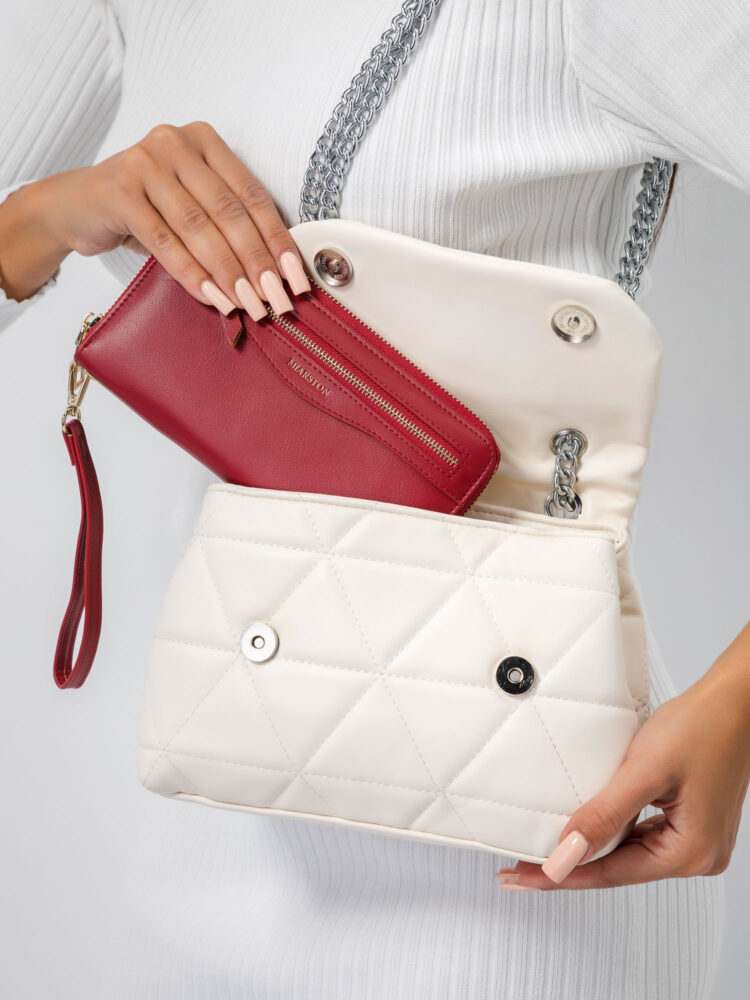 Съемка сумок и рюкзаков с моделью в AF Studio