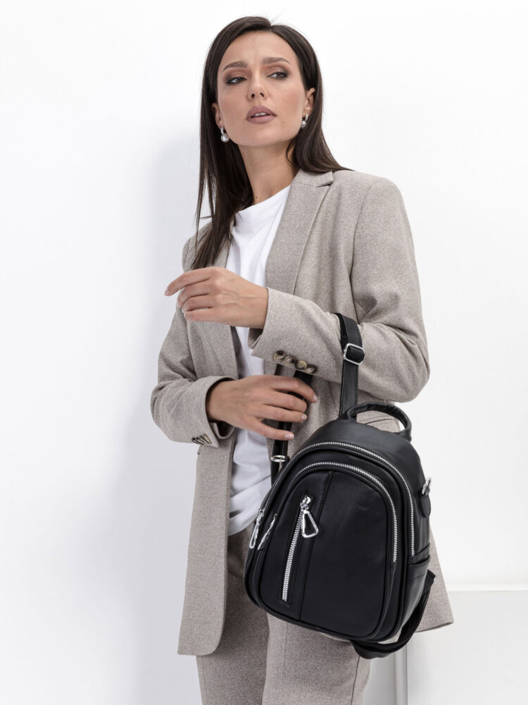 Съемка сумок и рюкзаков с моделью в AF Studio