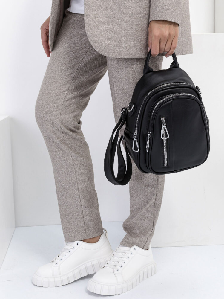 Съемка сумок и рюкзаков с моделью в AF Studio